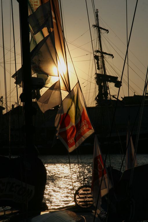 Les bateaux de la Solidaire du Chocolat 2009 dans le port de Saint-Nazaire