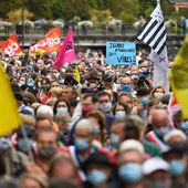 Bretagne : des milliers de manifestants battent le pavé contre le plan social annoncé par Nokia