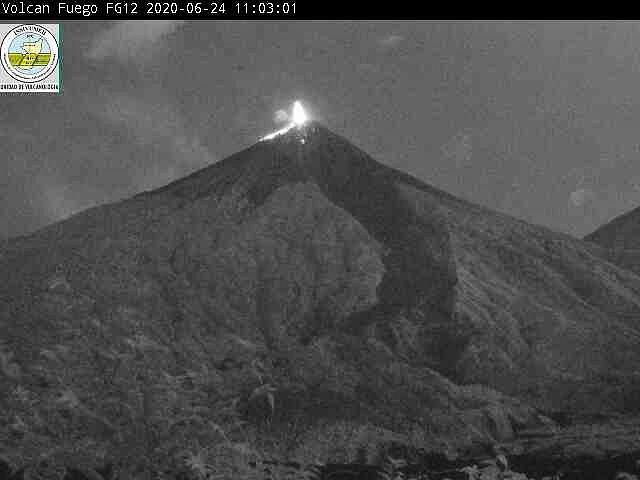 Fuego - 24.06.2020 / 11h03 - explosion et avalanche de blocs - webcam Insivumeh